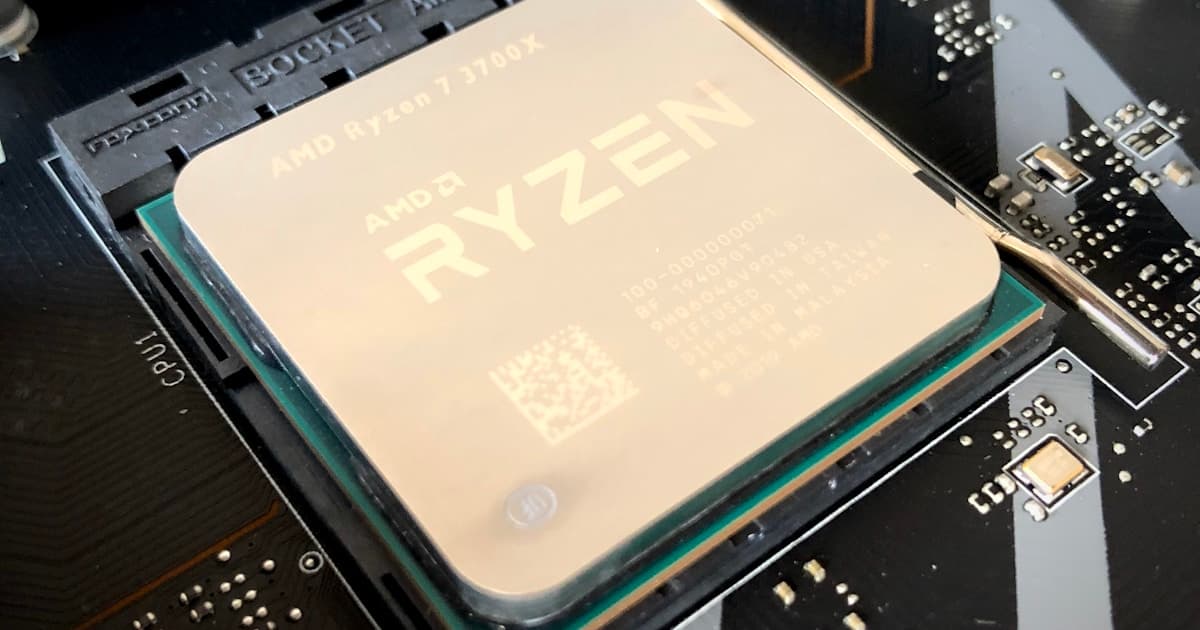 Intel Arc Pro B70 GPU 카드 외관