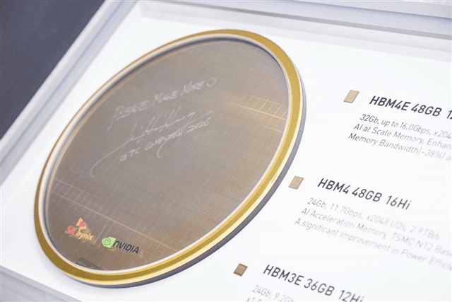 SK하이닉스의 12단 HBM4 메모리가 엔비디아 베라 루빈 AI 가속기에 탑재되는 모습을 상징하는 이미지