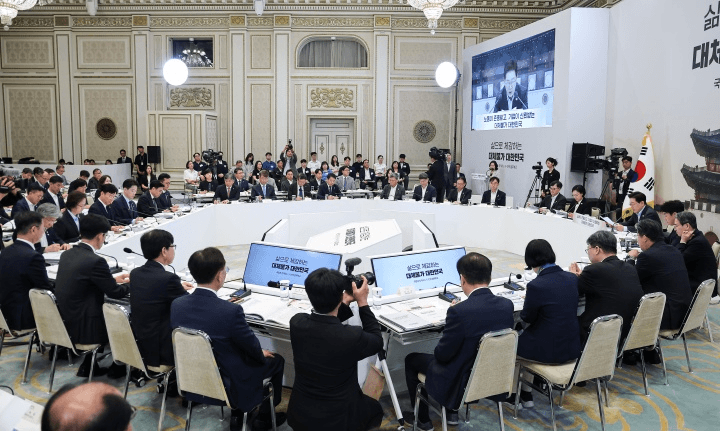 Korea's president invoked 1990s computer cram schools, and put 10 trillion won behind AI for everyone