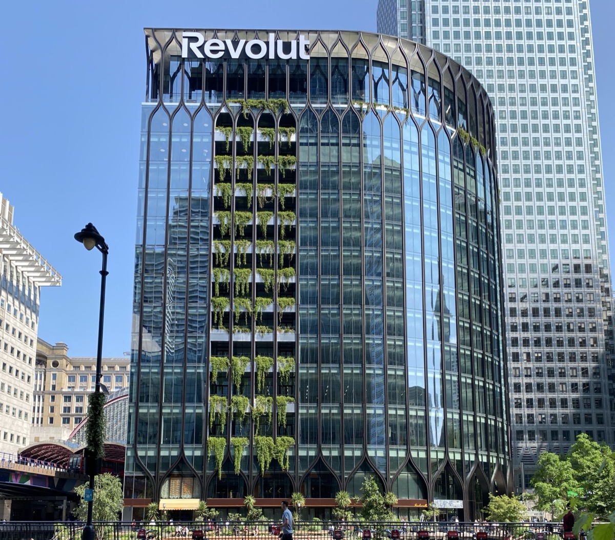 런던에 위치한 Revolut 본사 건물 — 2,500만 사용자의 금융 데이터를 보유한 유럽 최대 네오뱅크