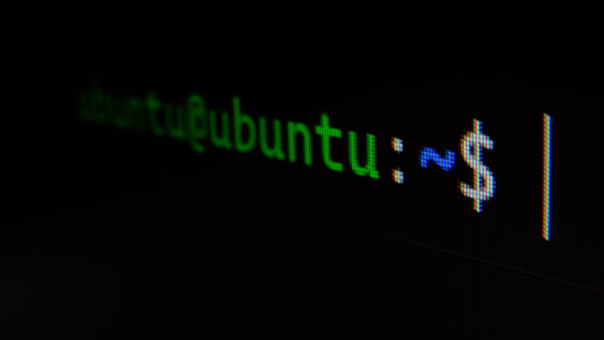 AI 모델 훈련 중인 GPU 서버들의 LED 네온 라이트 — 대규모 분산 학습 장면